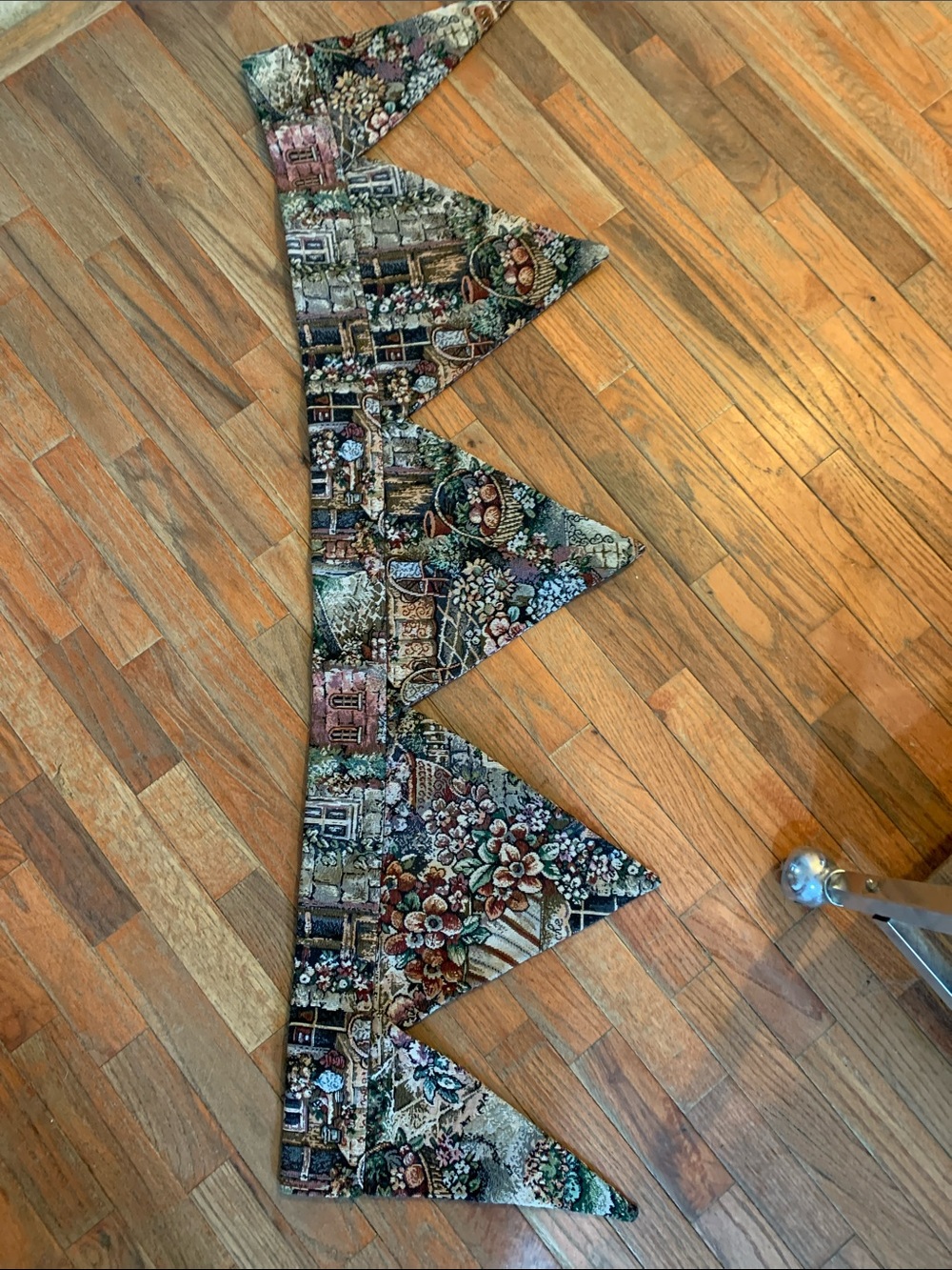 Floral Vintage-Style Valance - Multicolor